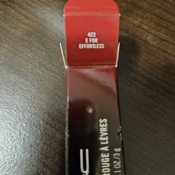 MAC Love Me Lipstick in E For Effortless (NIB) - Picture 4 of 5